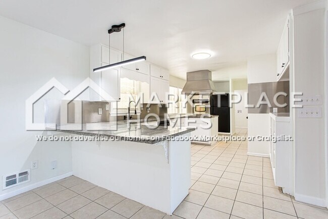 Building Photo - 4477 Glenhaven Dr