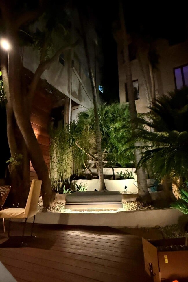 Building Photo - 2066 Glencoe Way