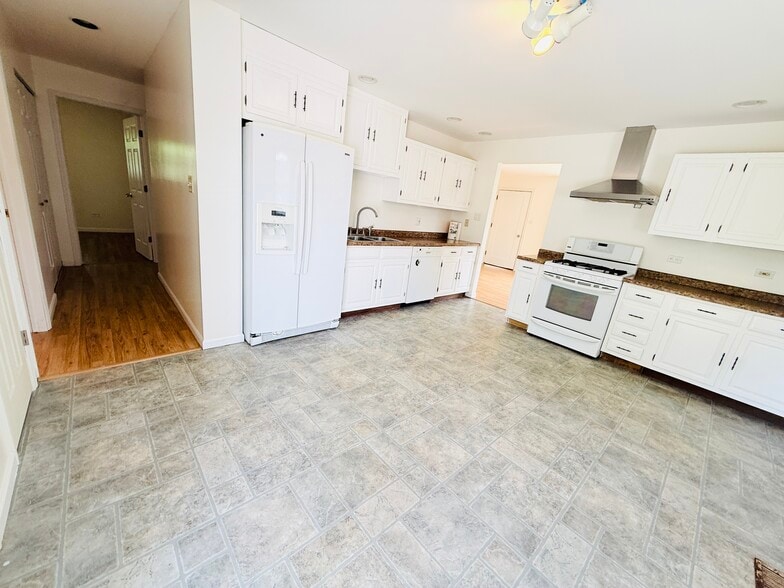 Building Photo - 2904 Stork Ct