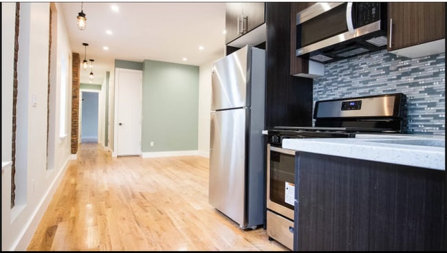 Building Photo - 562 Wilson Ave