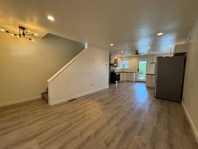 Building Photo - Charming Riverfront 2BR Walking Distance t...