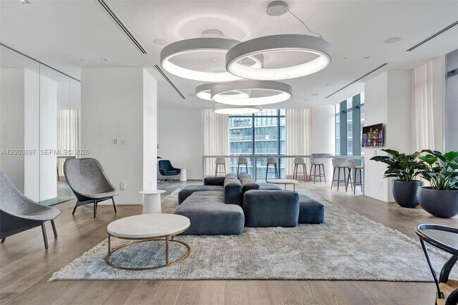 Building Photo - 650 NE 32nd St