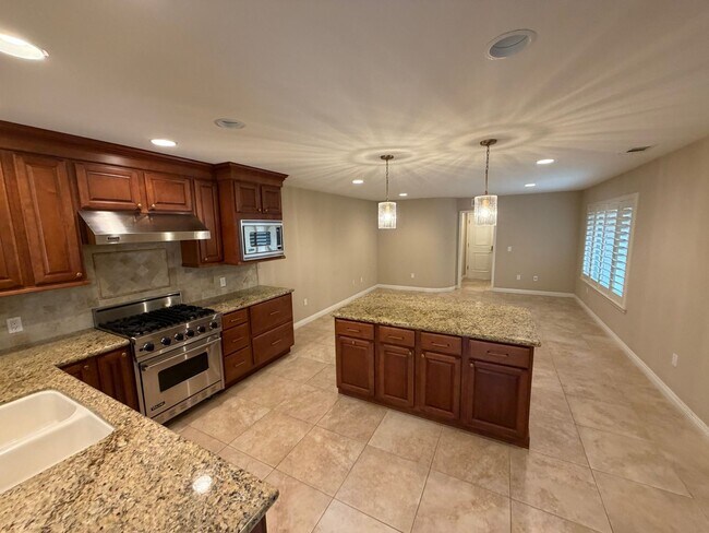 Building Photo - 4304 Foxenwood Cir