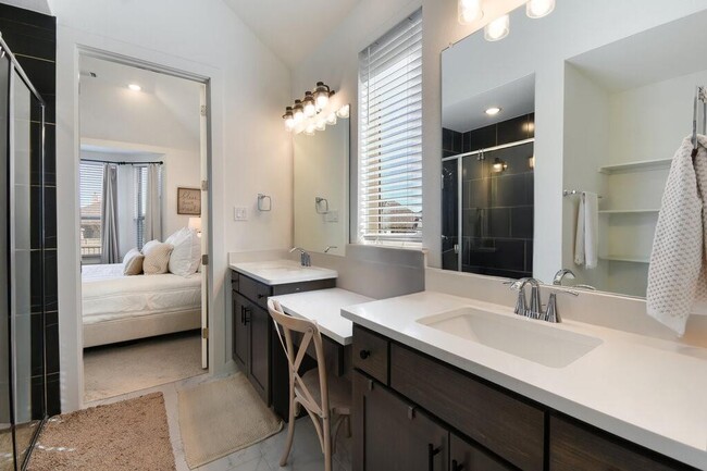 Building Photo - 524 Calmo Ct