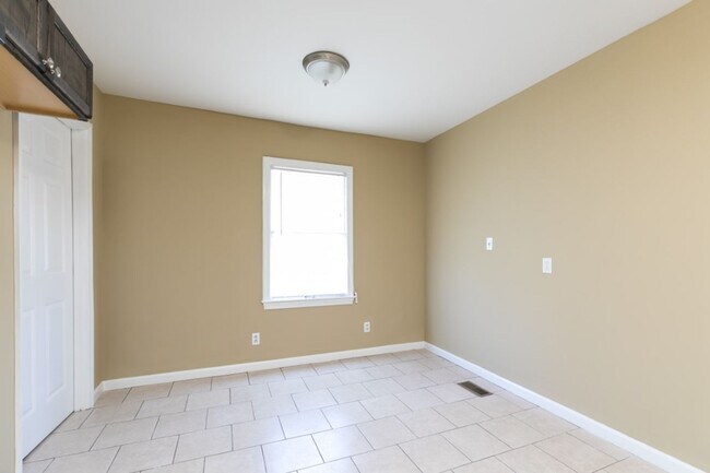 Building Photo - Charming 3BR/1.5BA in Sought-After Pleasan...