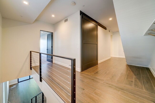 Building Photo - 504 E Roosevelt St