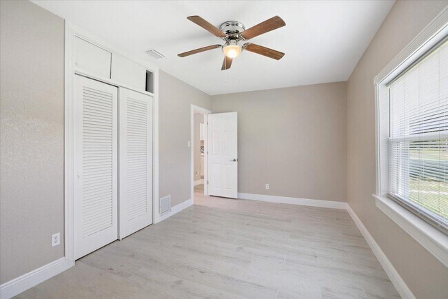 Building Photo - 807 S 12th St