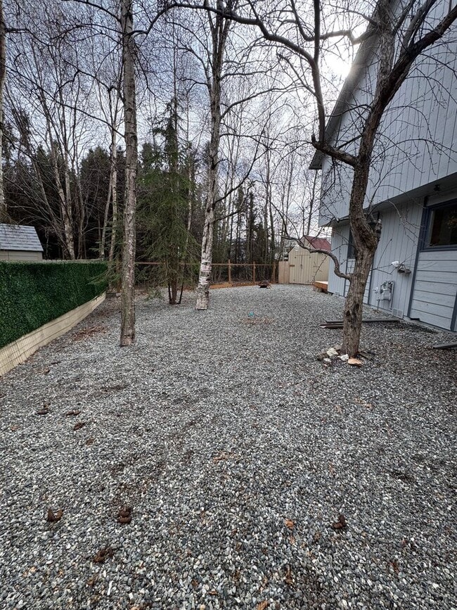 Building Photo - Southside townhouse with 2 car garage