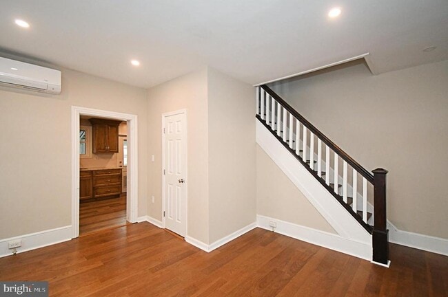 Building Photo - 232 Morgan St