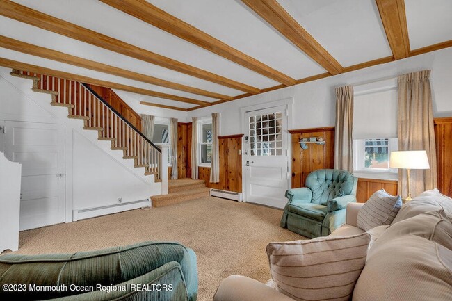 Building Photo - 683 Main Ave