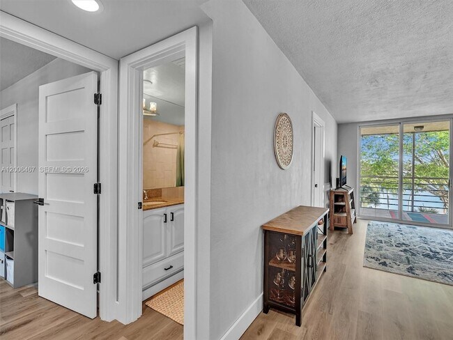 Building Photo - 9340 Lagoon Pl