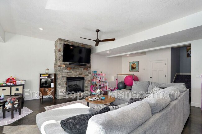 Building Photo - 6020 S McCann Ave