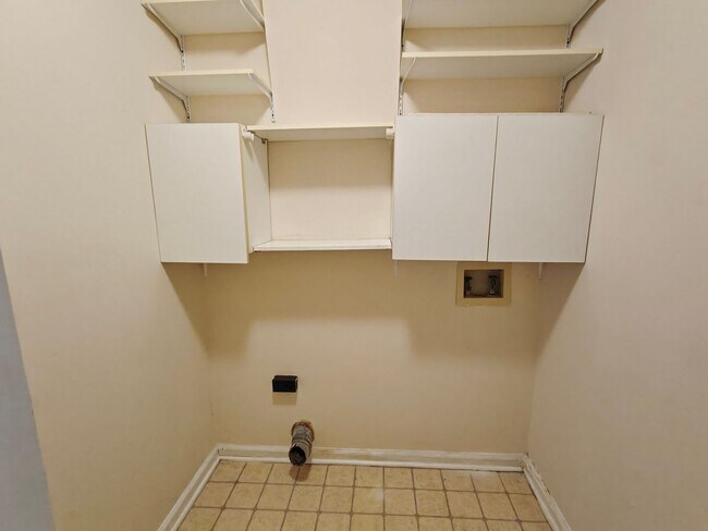 Building Photo - Florida Living at Its Best – 3BR Home with Hot Tub & Resort Amenities