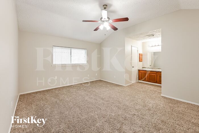 Building Photo - 5510 Stone Creek Dr