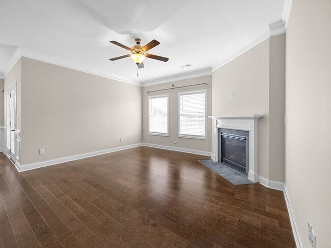 Building Photo - Beautiful 4 BR, 2 BA Home, 2 Car Garage wi...