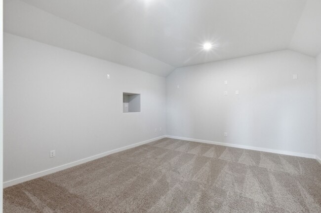 Building Photo - 637 Sierra Rdg