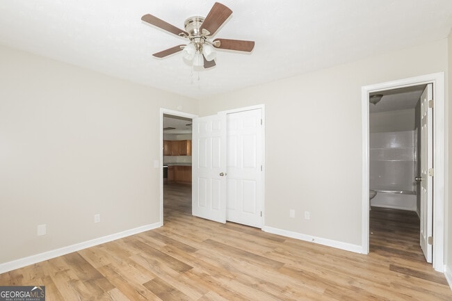 Building Photo - 240 Elm Pl