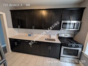 Building Photo - 735 Avenue A