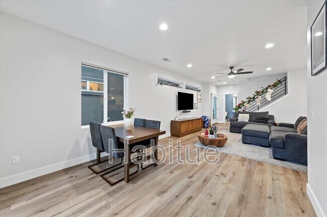 Building Photo - 917 E Bissett St