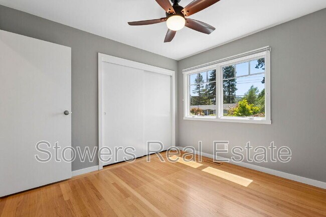 Building Photo - 1099 Larch Ave