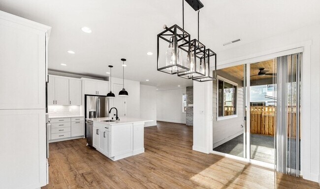 Building Photo - Gorgeous large 4 bedroom home in Tehaleh a...