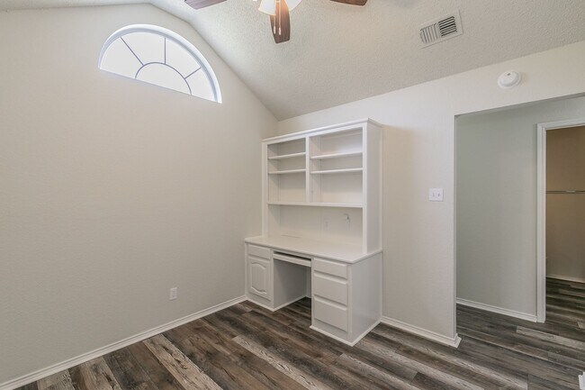 Building Photo - Coming Soon! 2 Story, 3 Bedroom Home in Be...