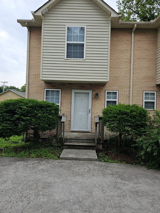 Primary Photo - Knoxville 37912 - 2 bedroom 1.5 bath - Cal...