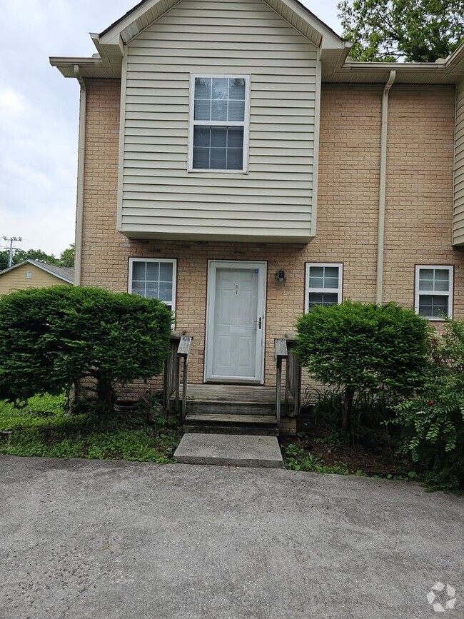 Building Photo - Knoxville 37912 - 2 bedroom 1.5 bath - Cal...