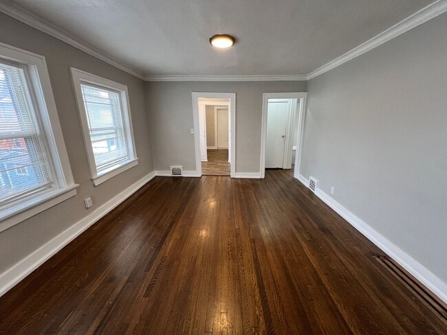 Building Photo - Upstairs 2-Bed, 1.5-Bath Duplex