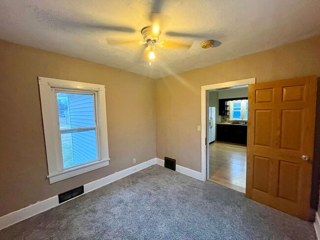 Building Photo - 3 bed 1 bath single family in Merrill! Sec...