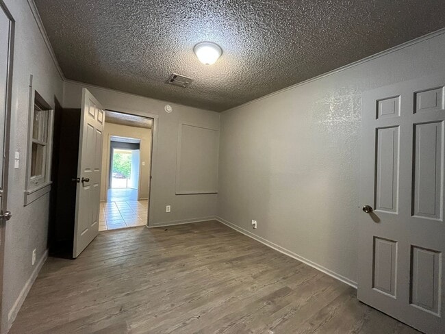 Building Photo - Charming 3 Bed, 1 Bath Home in Tulsa, OK S...