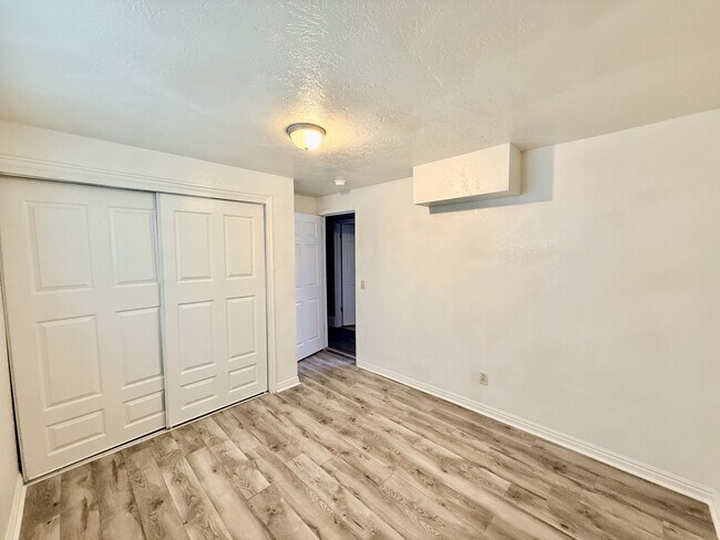 Building Photo - 1247 N 700 W