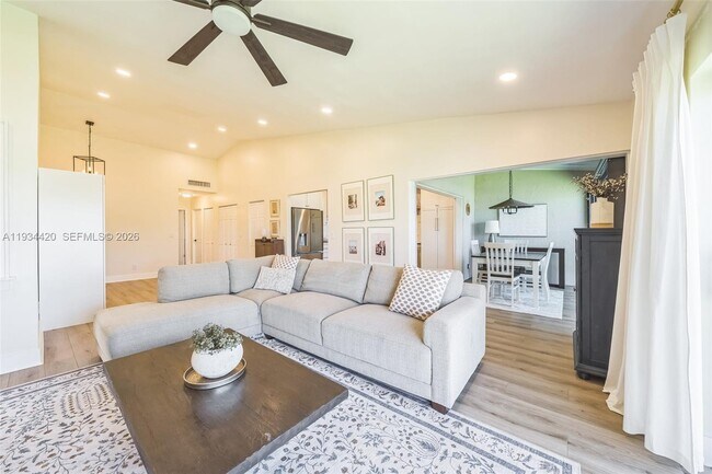 Building Photo - 3207 S Lakeview Cir