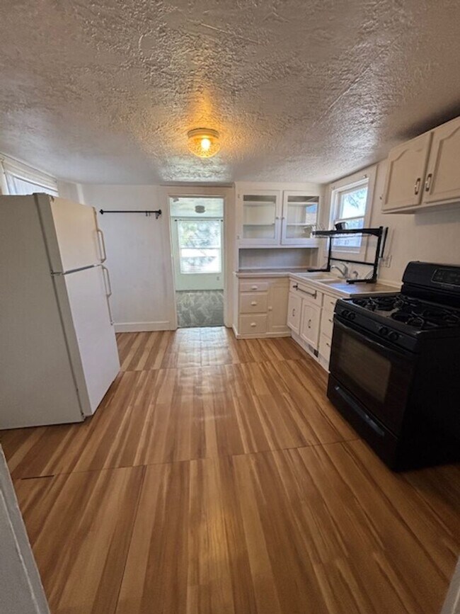 Building Photo - 164 Webb Duplex