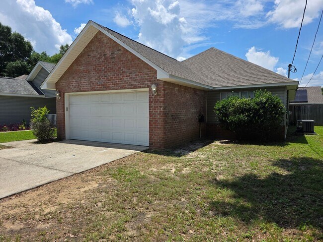 Primary Photo - 3BR/2BA home with 2 car garage and privacy...