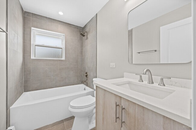 Building Photo - 4429 Prairie Ave