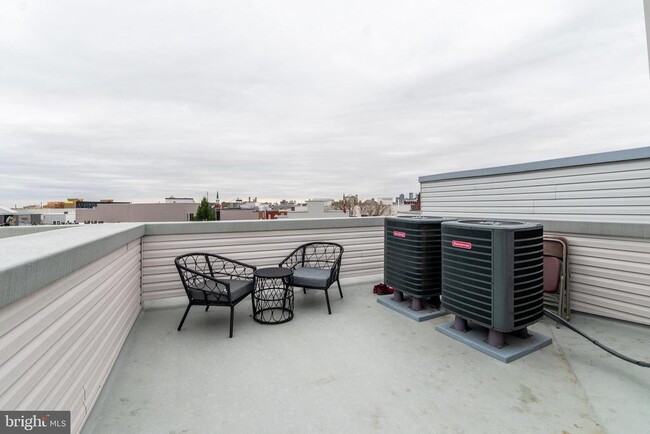 Building Photo - 411 W Hewson St