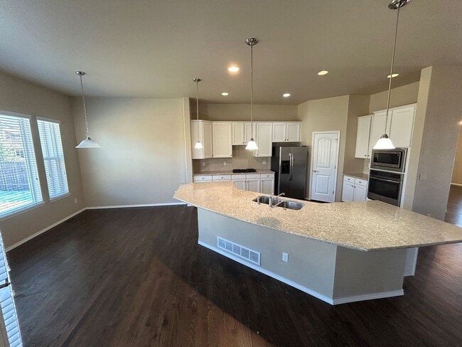 Building Photo - Absolutely Gorgeous 5-Bed 4-Bath with 3-car Garage Home!