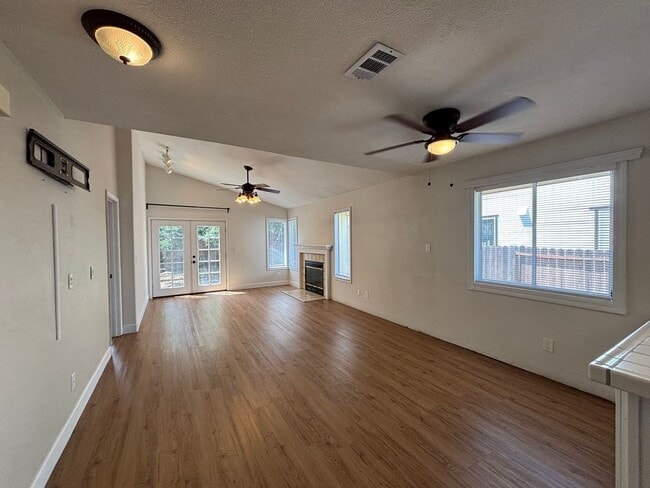 Building Photo - 374 Aaron Cir