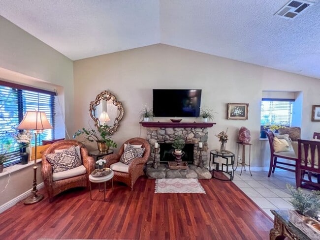 Building Photo - 2 bedroom Temecula home with a big backyar...