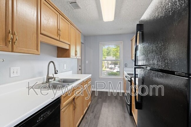 Building Photo - 410 Tracewood Pl