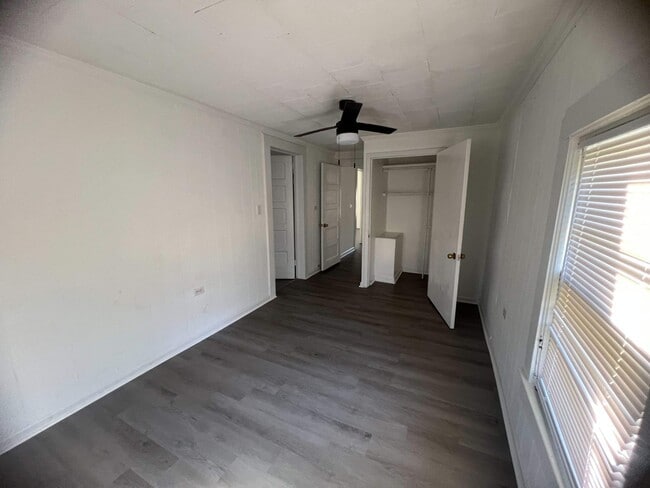 Building Photo - 24 Adger St