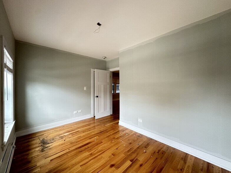 Building Photo - 811 Elm St