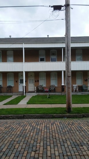 Front of building - 646 Beaver Ave