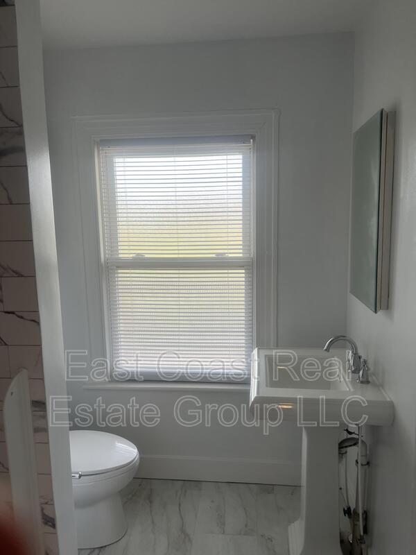 Building Photo - 418 Mitchell Ave