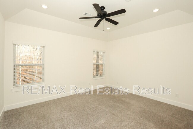 Building Photo - 12 Celtic Dr