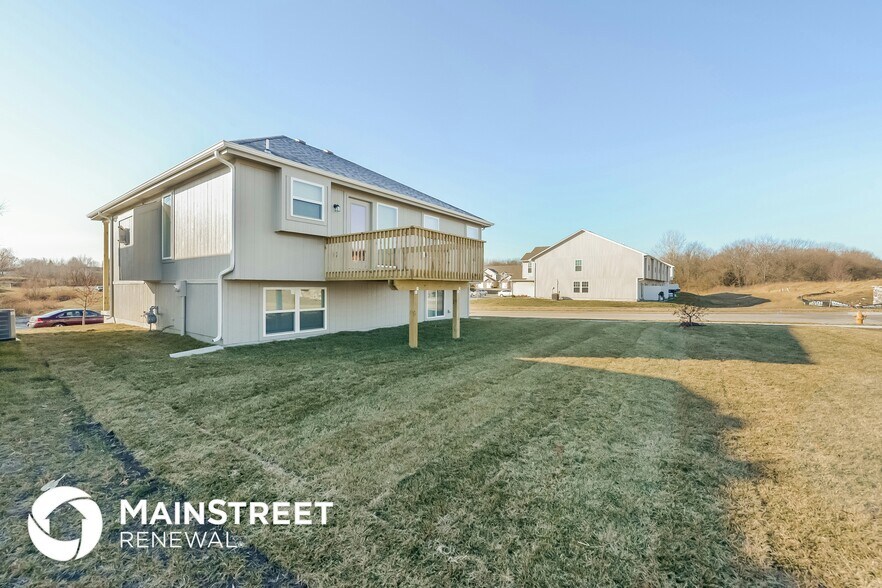 Building Photo - 100 Samantha St