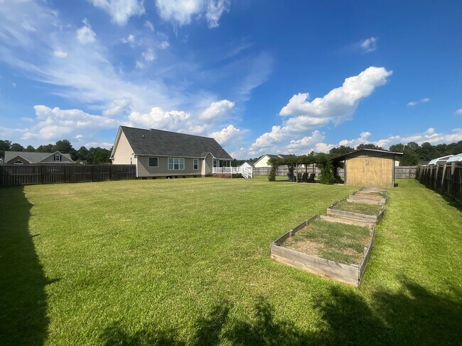 Building Photo - 223 Victory Dr