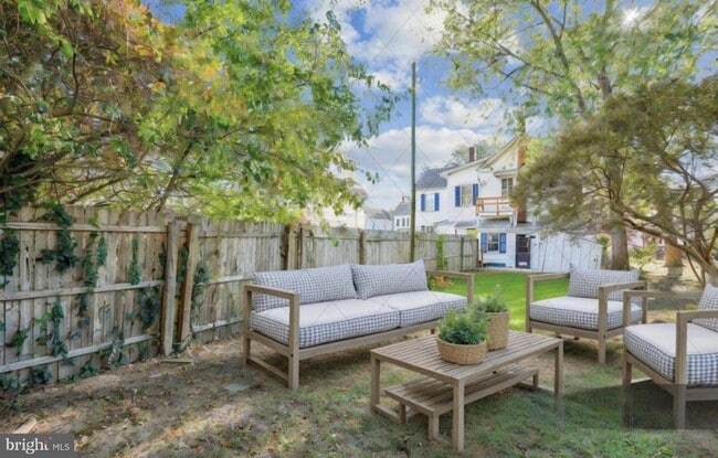 Building Photo - 817 Locust St