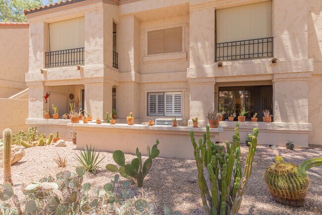 Building Photo - Two bedroom condo